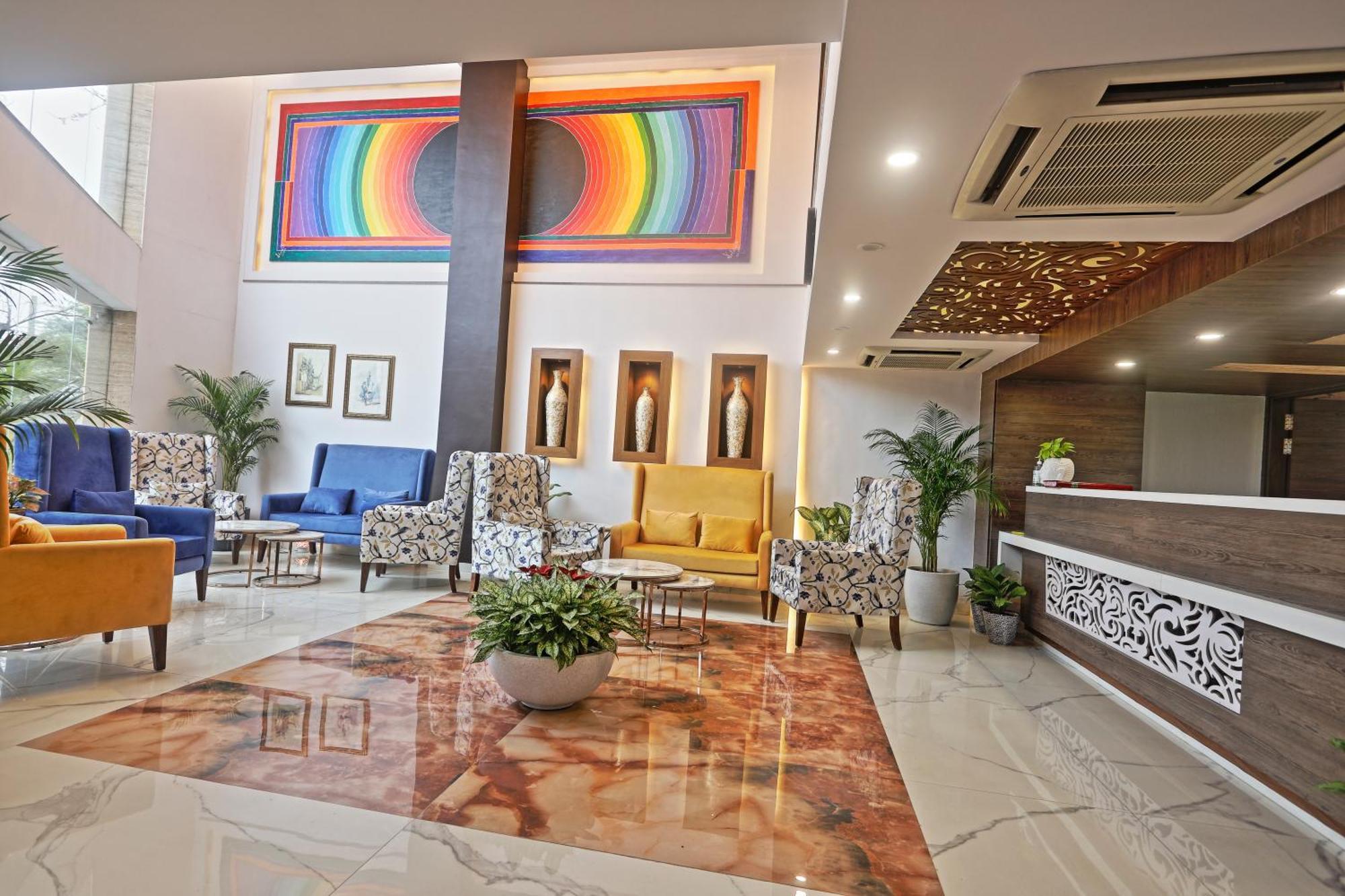 Hotel Cardinal Oxmo Delhi Airport Neu-Delhi Exterior foto