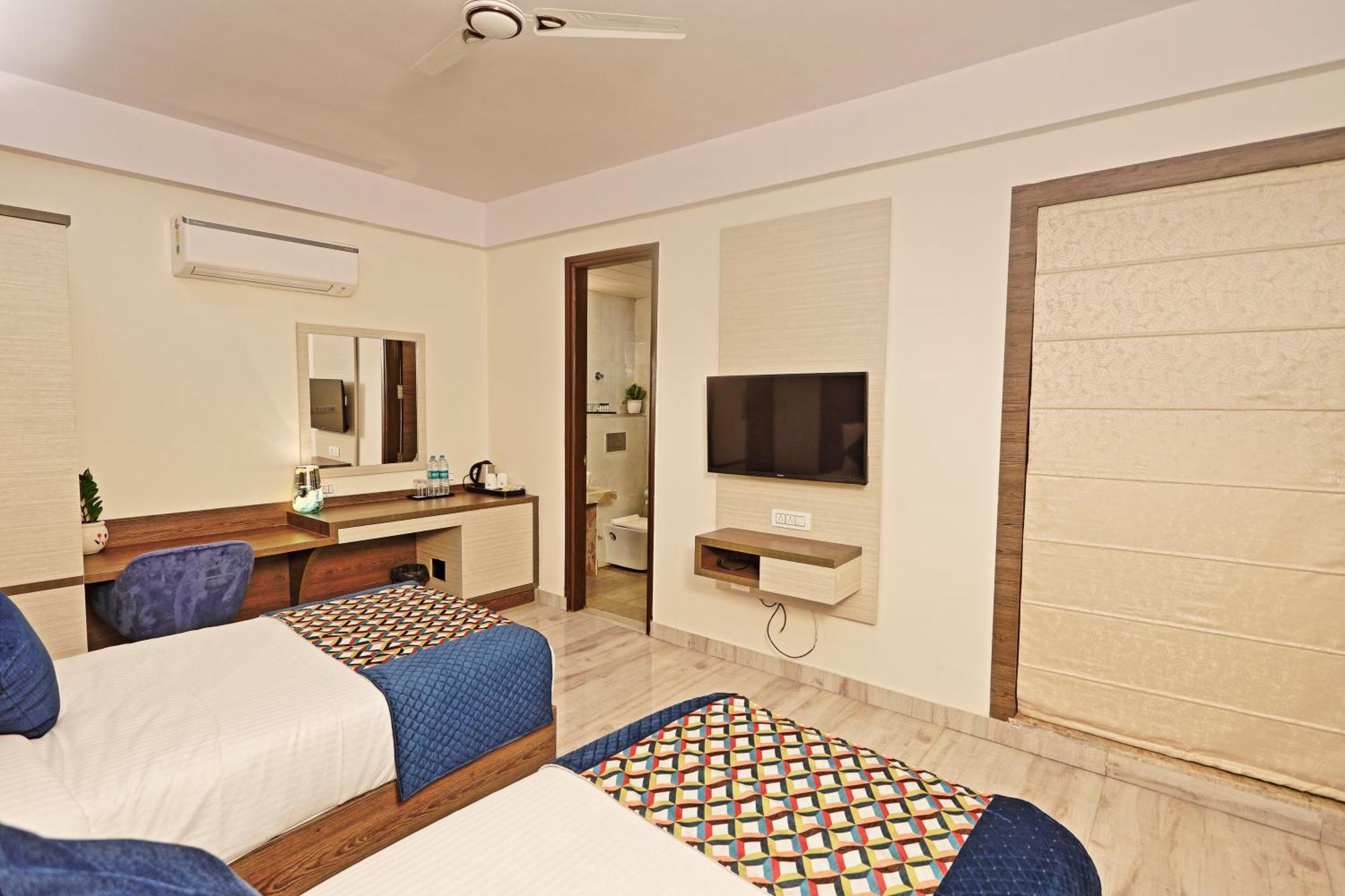 Hotel Cardinal Oxmo Delhi Airport Neu-Delhi Exterior foto