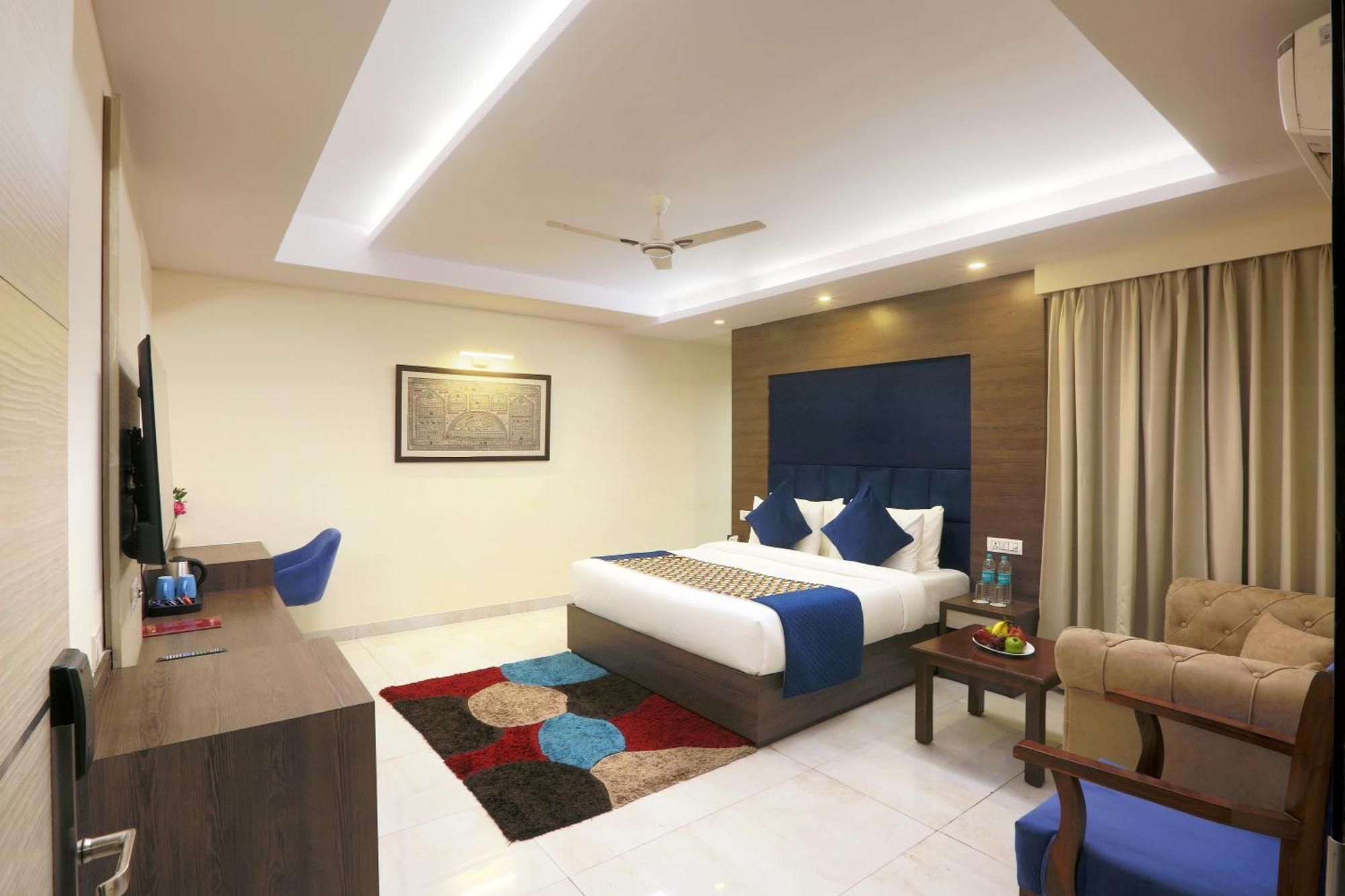 Hotel Cardinal Oxmo Delhi Airport Neu-Delhi Exterior foto